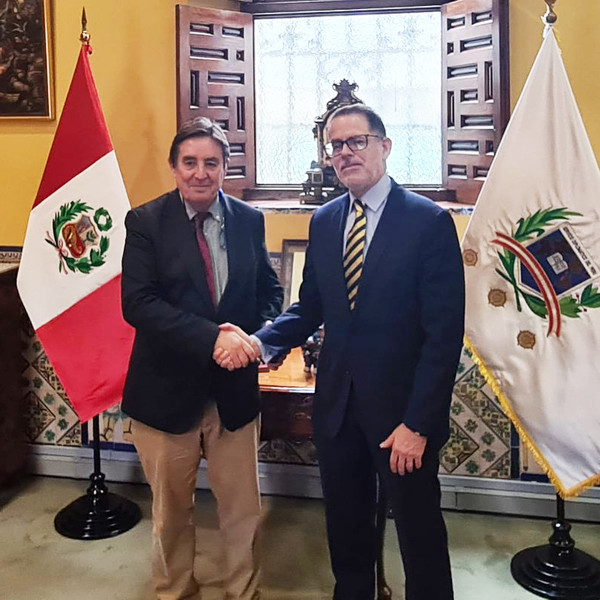 El Instituto Cervantes reanuda con Perú la organización del Congreso de la Lengua